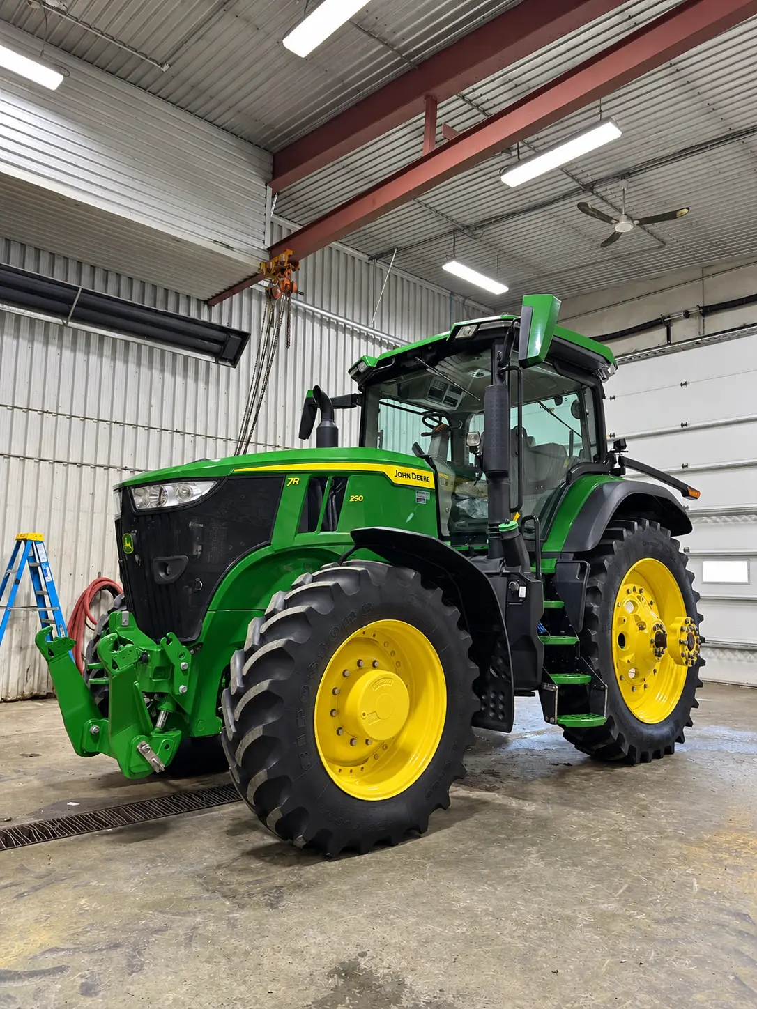 Tracteur John Deere 7R250 lors d’une réalisation Heavy Detail